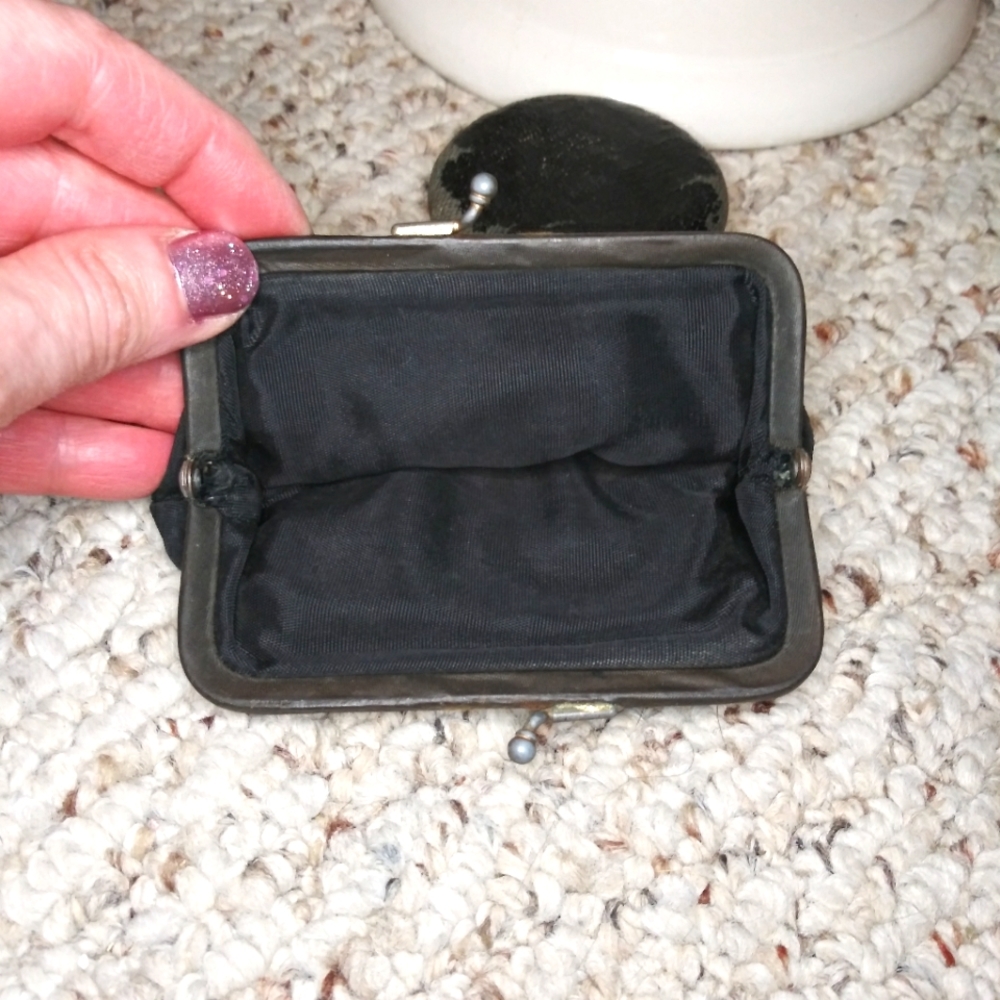 Antique Early 1900's Needlepoint Top Mini Compact & Kiss-Lock Top Coin Purse - Picture 3 of 6